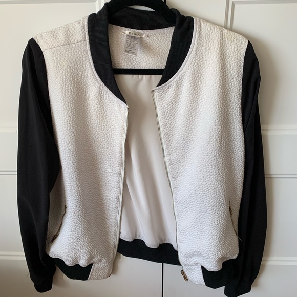 Silk and floral bombers - Picture 3 of 4